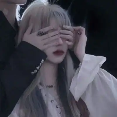 情侣头像九我是在陪我喜欢的男孩子长大