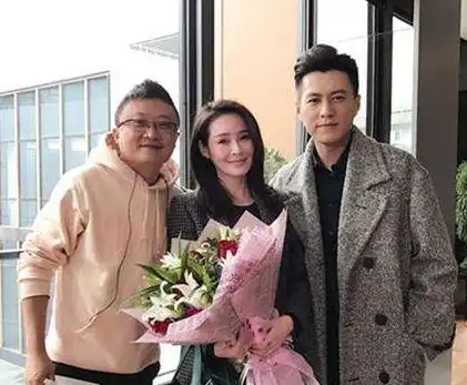 她是唯一能镇得住靳东的人,28岁正红时,通过相亲,闪婚嫁豪门