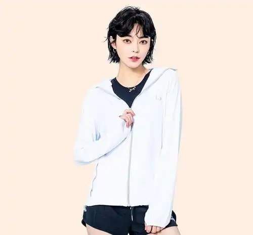 不要等晒黑了才想办法,看我小姨身上穿的防晒衣,防晒又实用