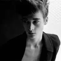 欧美黑白头像男生帅气脸庞中带着忧郁伤感