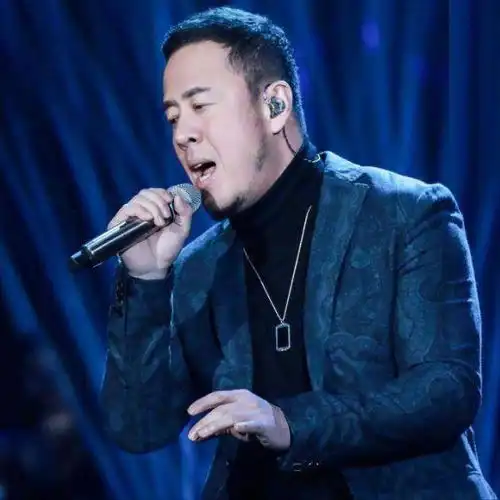 孙楠杨坤这个人独来独往惯了,我们聊家庭聊孩子,他插不上话