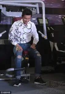 李晨代言卡通衬衫抢镜演示器材秒变肌肉男