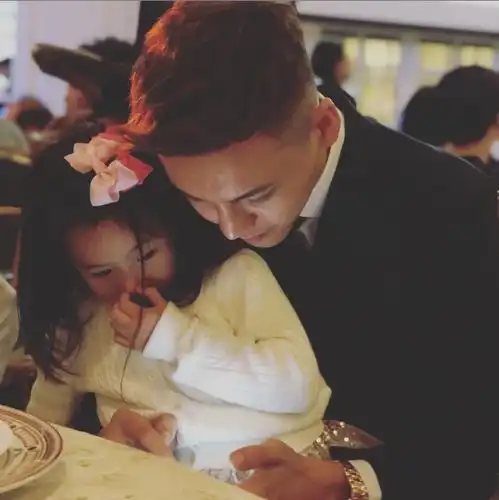 陈伟霆化身亲子博主,还是单身的他在面对外甥外甥女时父爱满满