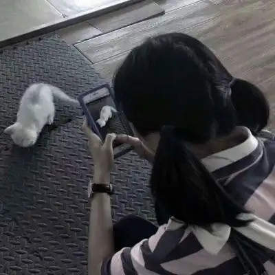 头像女生背影伤感孤单海是孤单的泪