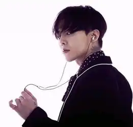 权志龙5000元潮牌耳机开卖,粉丝疯狂购买超万个