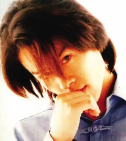 她长相乖巧充满元气,曾是无数人的女神,如今成乞丐让人抹泪