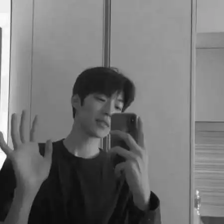 扣扣头像黑白男生伤感不稳定的感情受伤的男人