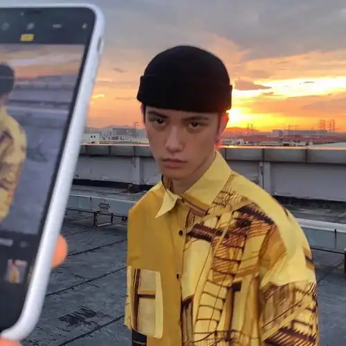 头像骨子里有坚强言行中有教养交往中有包容心底里有善良