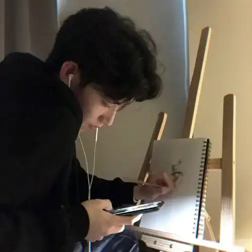 男生头像我表达不满的方式是晚一点回消息