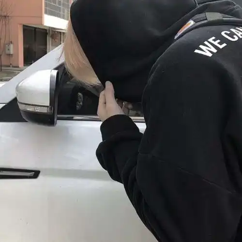 不露脸男头.