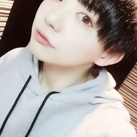 看到这个日本美形男模扮女装的照片我可能要弯了