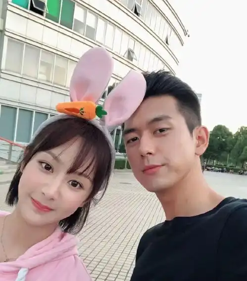 杨紫和李现再度同台表演民国造型,献礼祖国,cp粉也算圆梦啦