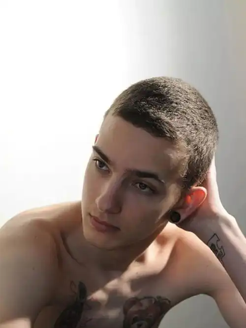 短发妹子很可爱,那寸头妹子呢