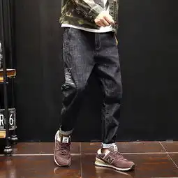 别再穿满大街的西装裤,今年巨流行这些牛仔裤,连背影都帅翻天