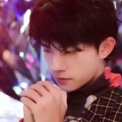 爱豆易烊千玺偶像中的实力派超男生头像我要个性网