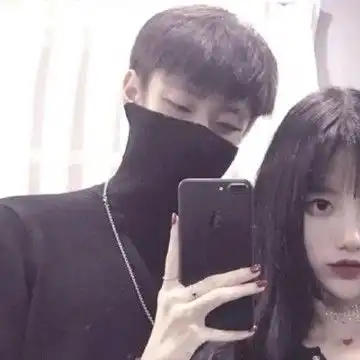 亲吻一对甜蜜情头头像