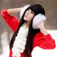 求带红色帽子或穿红衣服的女生头像,背景最好是白色的