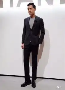 一周颜值红黑榜热巴搞怪朋克风帅气撩人,刘亦菲粗壮大腿太辣眼