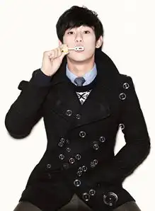 金秀贤秀型男风范绅士气质难掩帅气