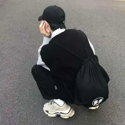 男生头像暖男帅气阳光背影回头别人就把你当枪使