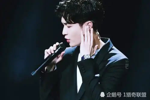 张艺兴现身韩国,看到他脚上的西瓜鞋,网友做梦都想穿