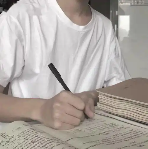 一看就是在好好学习的头像