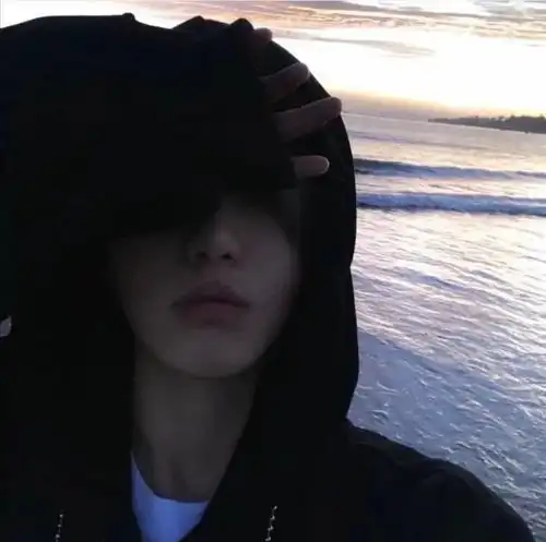 分手适合发的文案始于心甘情愿,终于愿赌服输