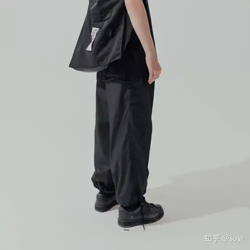 瘦瘦的男生怎么搭配衣服