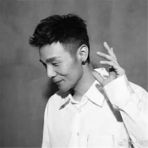 这些明星经历了什么李荣浩险些丧命,才最终回归舞台走向观众