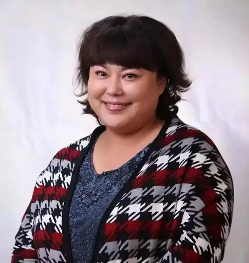 三婚嫁小22岁男友,被500位导演封杀的李菁菁,如今苦尽甘来