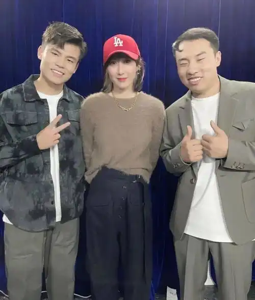 张继科张蕊再被拍,同行还有小男孩儿,两人深夜回小区关系引猜测