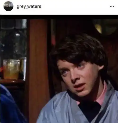 王菲女儿晒与神秘男子拼脸照疑似官宣恋情,这很窦靖童