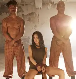 有一种狠叫蔡依林,被32位裸上身猛男簇拥,网友失恋后遗症