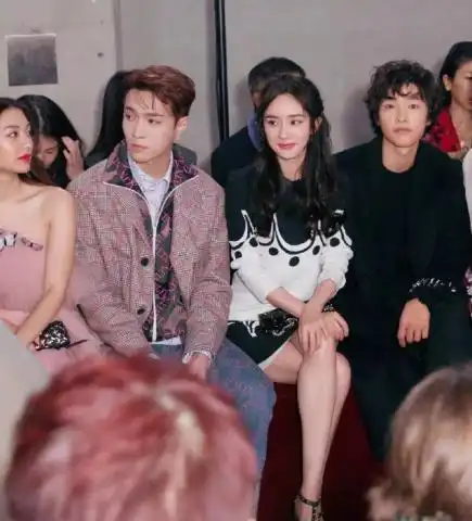 杨幂与宋仲基首次同框,两人全程无交流,宋仲基泡面头抢镜