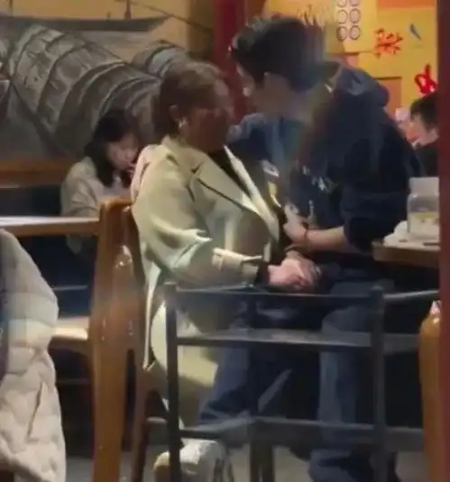 42岁女子给28岁男服务员2万零花钱并买房,男子不满意,只想结婚