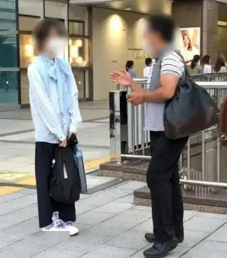 20多岁男爱豆遭47岁已婚男董事潜规则整整一年又被文春锤死了