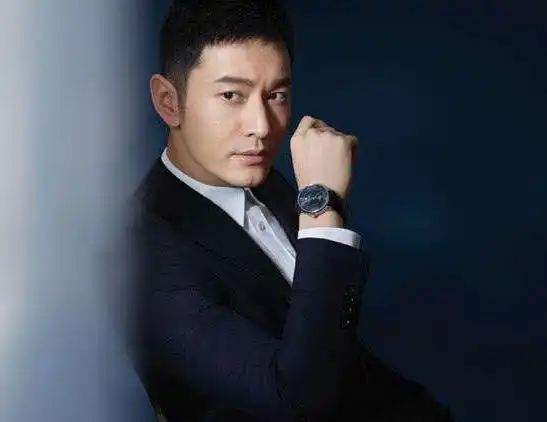 黄晓明明学真奥义追赶潮流二十年,鬓边只是又一个螃蟹