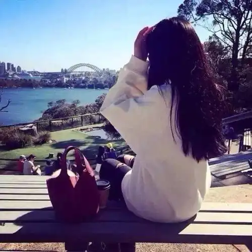 嫂子帮我带孩子,每月给她四千,没想到侄儿吃肉,我女儿吃素