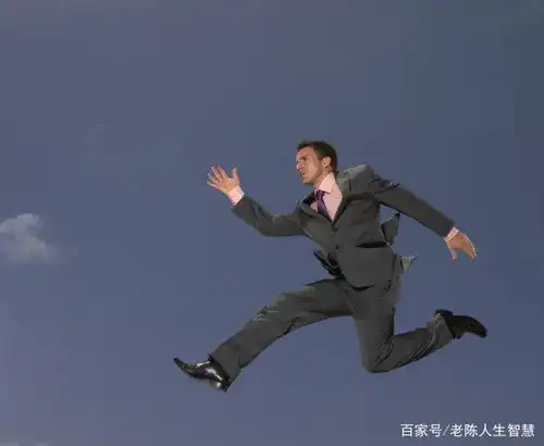 混得越差的中年人,越爱显摆这4样东西,实际上就是情商低