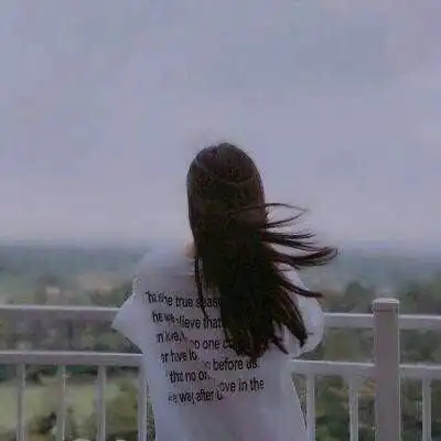 情侣头像一男一女背影一对两张有我你并不孤独