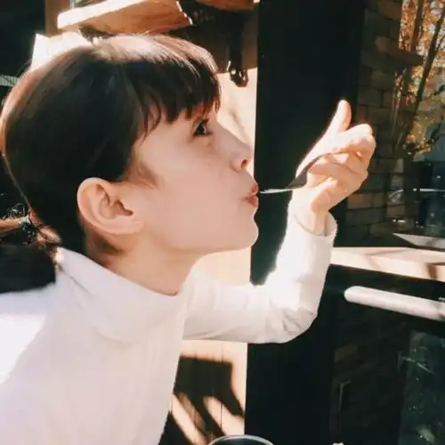 头像众生皆苦,你是草莓味