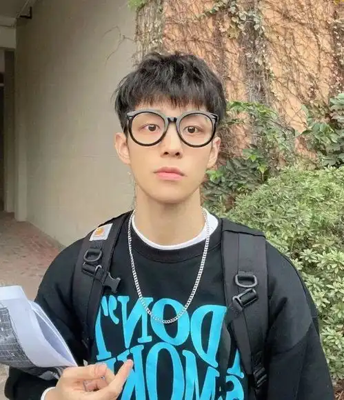 等学校开学了,男生就去剪这3款发型,是真的帅