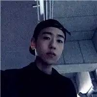 帅哥戴帽子头像,再戴上眼镜更是个性吧