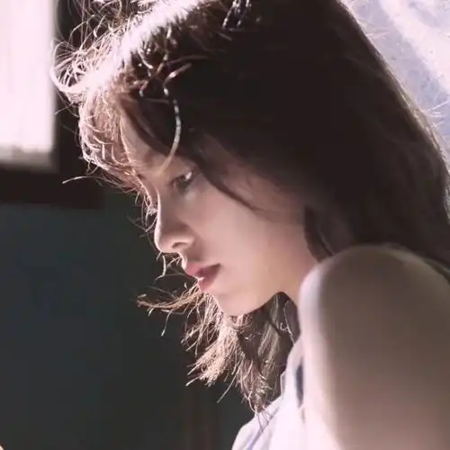 氛围感女头山河滚烫,你是人间理想