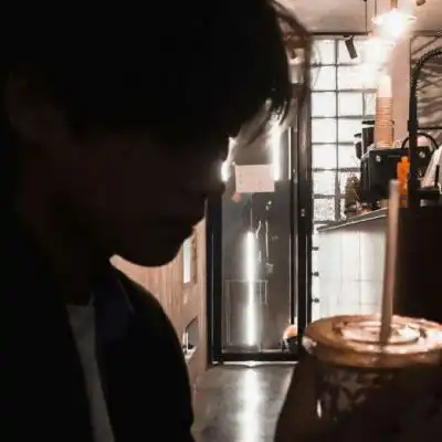 悲伤头像男生冷淡伤心难过的微信头像图片头像大全集