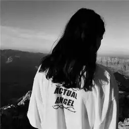 黑白头像2018女生长发冷酷背影图片我为何要把疼爱给不要的你