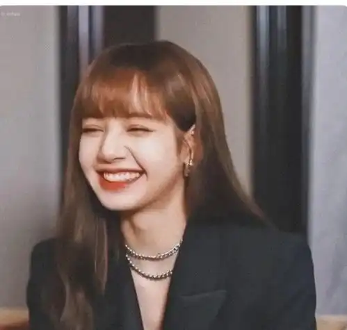 lisa解锁双金九双银十lisa解锁四国vogueelle双金九双银十封面,超绝时尚表现力