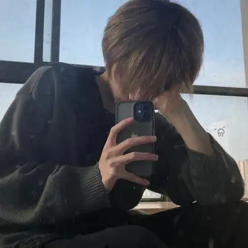 废墟里没有神男头