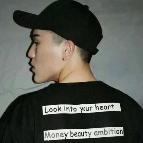 情侣头像你就像我小时候喜欢的玩具,别人看一眼都像是在抢