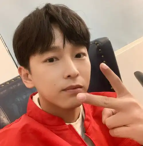 张子枫20岁献出荧幕初吻,我却在关注彭昱畅,好惨一男演员